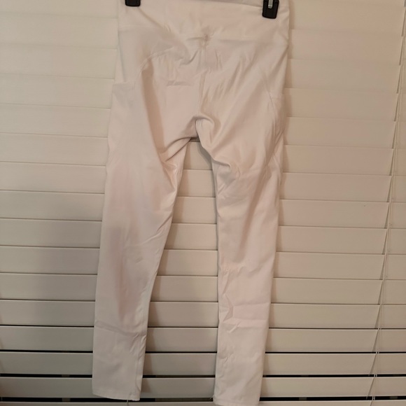 True Feat booty boosting leggings. Size 4/6 - Picture 8 of 9